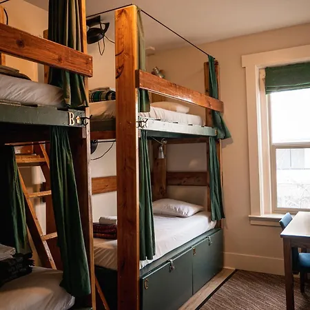 Green Tortoise Hostel Seattle-3